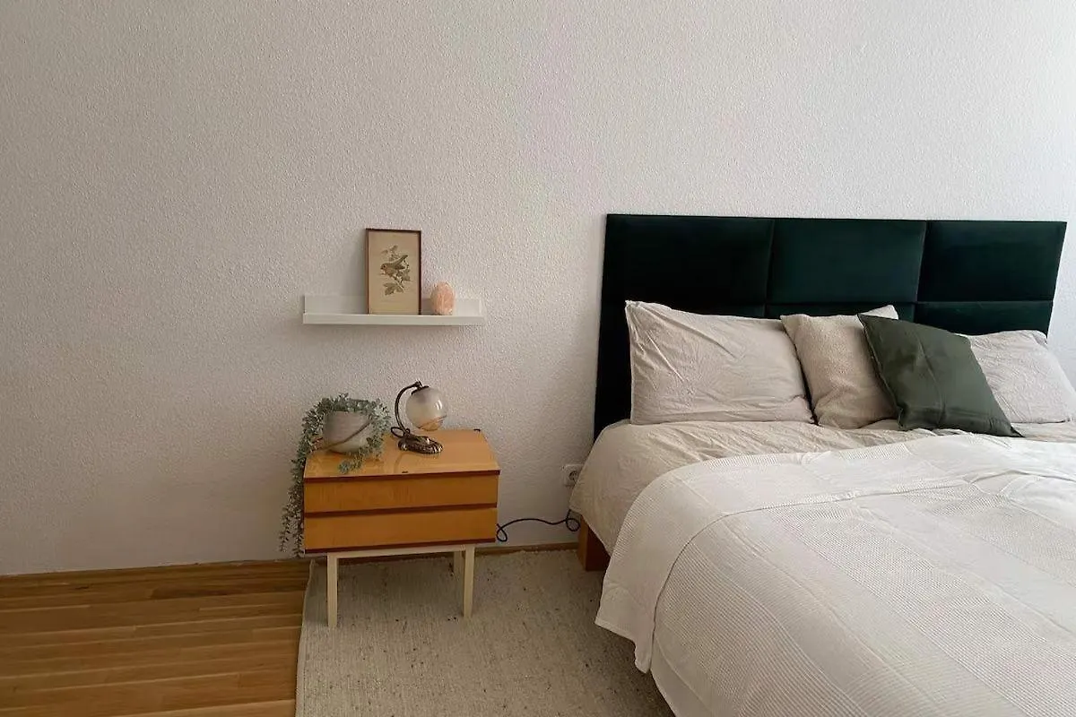 3-Zi-Wohnung-Fuer-5-Pers-Balkon-Hunde-Willkommen Leipzig