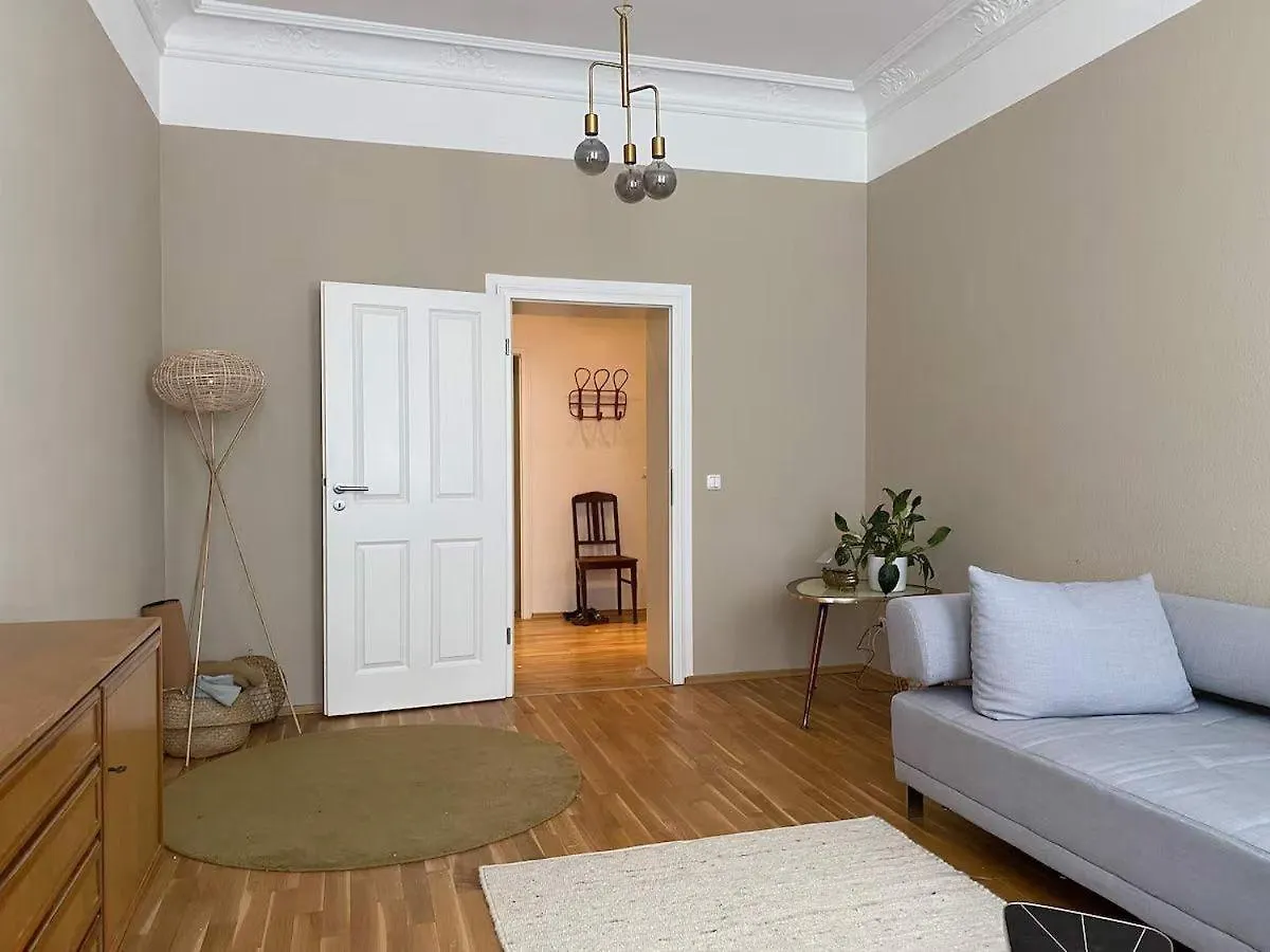 Apartment 3-Zi-Wohnung-Fuer-5-Pers-Balkon-Hunde-Willkommen Leipzig